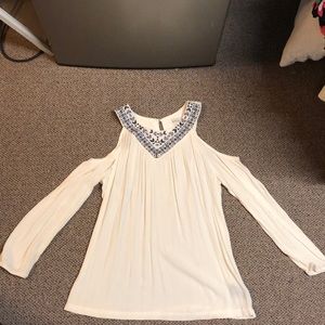 top with shoulder cut outs